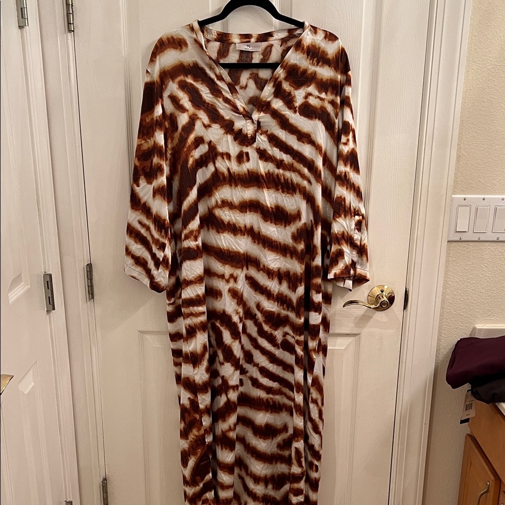 NWOT Natori Brown and White Striped Kaftan